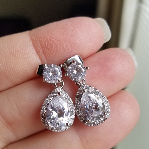 Swarovski Elements 925 Sterling Silver White Teardrop Earrings NEW - Picture 1 of 9